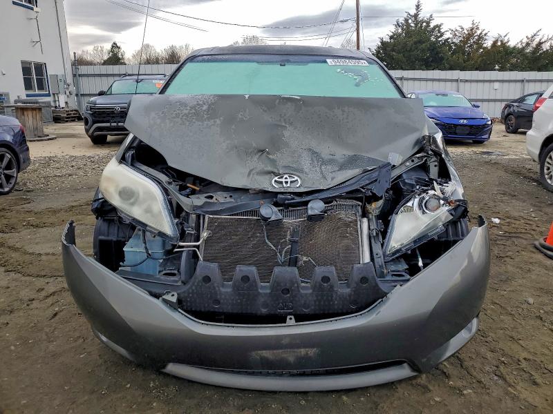 Photo 5 from auction – 2012 TOYOTA SIENNA LE with VIN 5TDKK3DC2CS229662