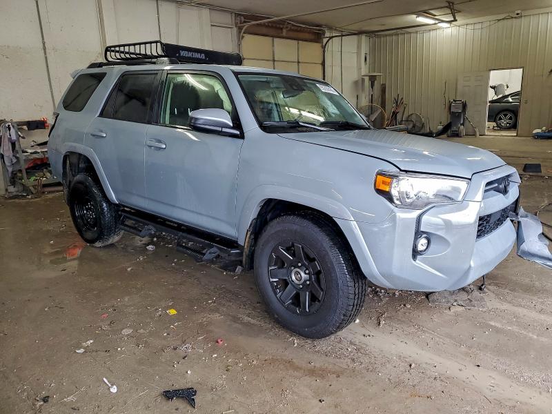 Photo 4 from auction – 2021 TOYOTA 4RUNNER SR with VIN JTEBU5JRXM5959871