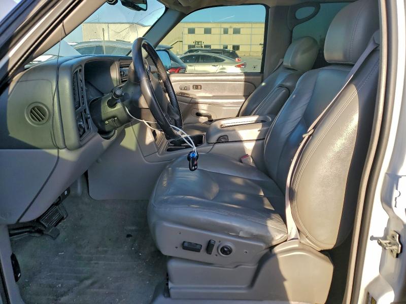 Photo 7 from auction – 2004 CHEVROLET SUBURBAN K with VIN 3GNFK16T24G302331