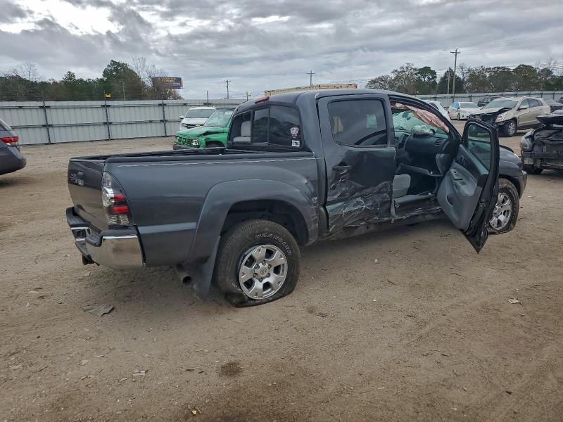 Photo 3 from auction – 2011 TOYOTA TACOMA DOU with VIN 3TMLU4EN6BM064542