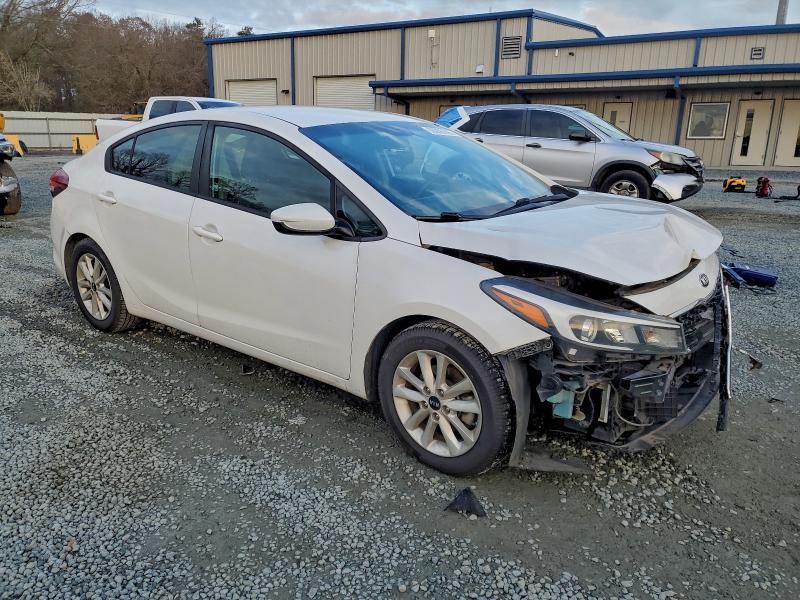 Photo 4 from auction – 2017 KIA FORTE LX with VIN 3KPFL4A76HE150086