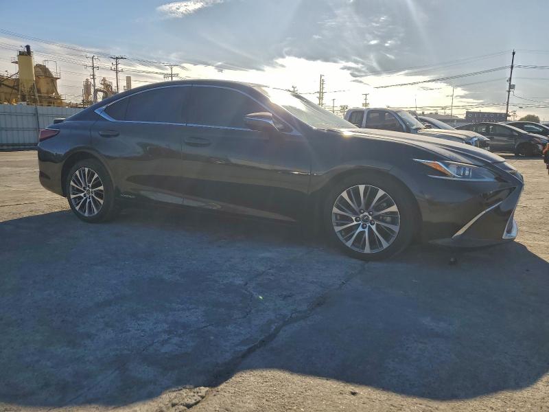 Photo 4 from auction – 2021 LEXUS ES 300H with VIN 58ADA1C15MU002029