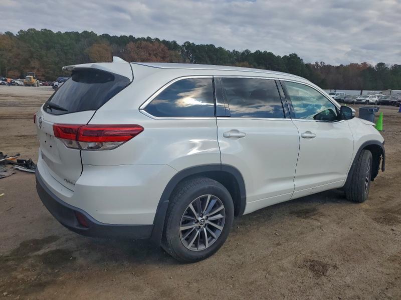 Foto 3 de la subasta – 2018 TOYOTA HIGHLANDER con VIN 5TDJZRFH7JS553643