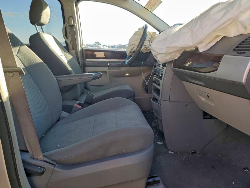 Photo 13 from auction – 2010 CHRYSLER TOWN & COU with VIN 2A4RR5D16AR249272