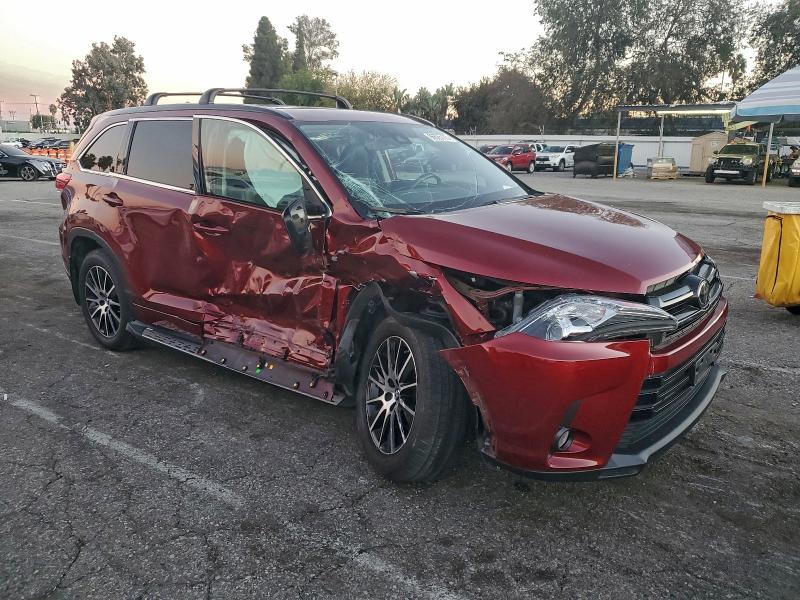 Photo 4 from auction – 2018 TOYOTA HIGHLANDER with VIN 5TDKZRFH7JS529279
