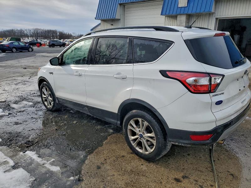 Photo 2 from auction – 2018 FORD ESCAPE SE with VIN 1FMCU9GD6JUC76977