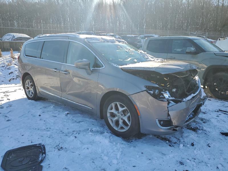 Photo 4 from auction – 2017 CHRYSLER PACIFICA with VIN 2C4RC1EG5HR616451