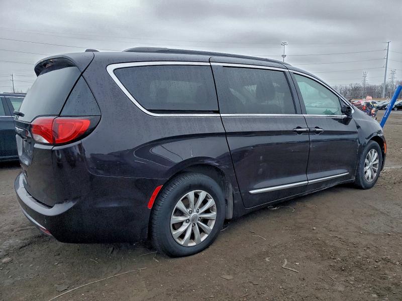 Photo 3 from auction – 2017 CHRYSLER PACIFICA T with VIN 2C4RC1BG5HR616423