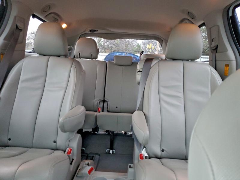 Photo 10 from auction – 2013 TOYOTA SIENNA XLE with VIN 5TDYK3DC8DS401852
