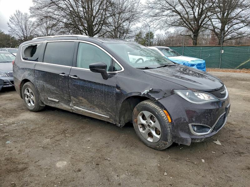 Photo 4 from auction – 2017 CHRYSLER PACIFICA T with VIN 2C4RC1EG8HR525268