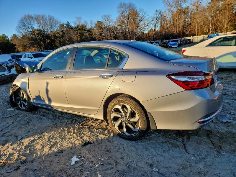 Photo 2 from auction – 2017 HONDA ACCORD with VIN 1HGCR2F84HA236590