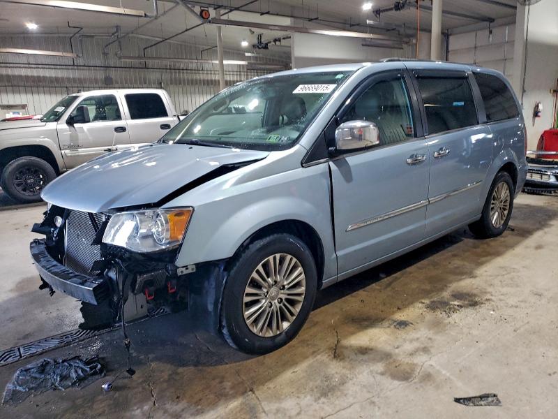 CHRYSLER TOWN & COU 2013 with VIN 2C4RC1CG1DR684565 - Photo from auction