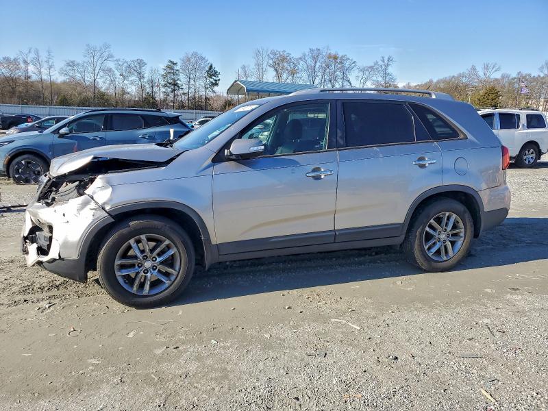 Photo 1 from auction – 2015 KIA SORENTO LX with VIN 5XYKT4A65FG558293