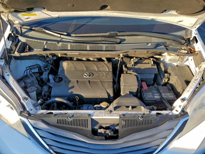 Photo 12 from auction – 2011 TOYOTA SIENNA XLE with VIN 5TDYK3DC6BS122669