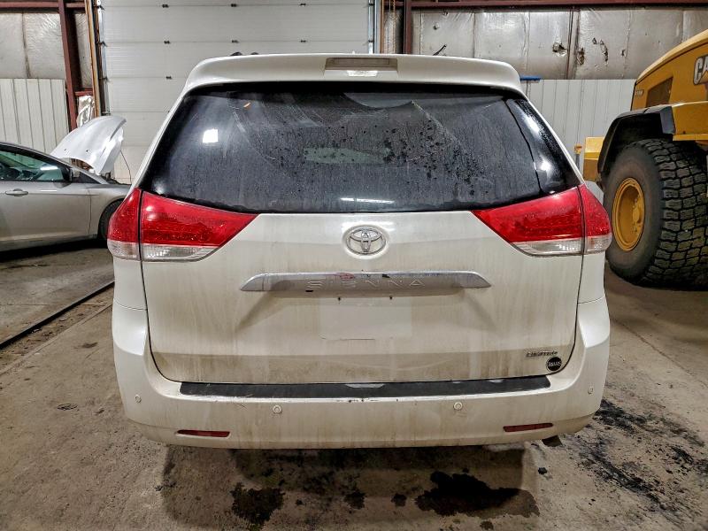 Photo 6 from auction – 2011 TOYOTA SIENNA XLE with VIN 5TDYK3DCXBS081639