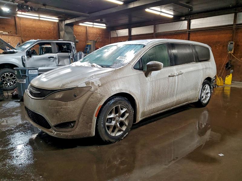 CHRYSLER PACIFICA T 2018 with VIN 2C4RC1FG8JR271422 - Photo from auction