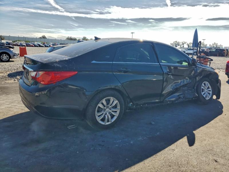 Photo 3 from auction – 2012 HYUNDAI SONATA with VIN 5NPEB4AC9CH366093