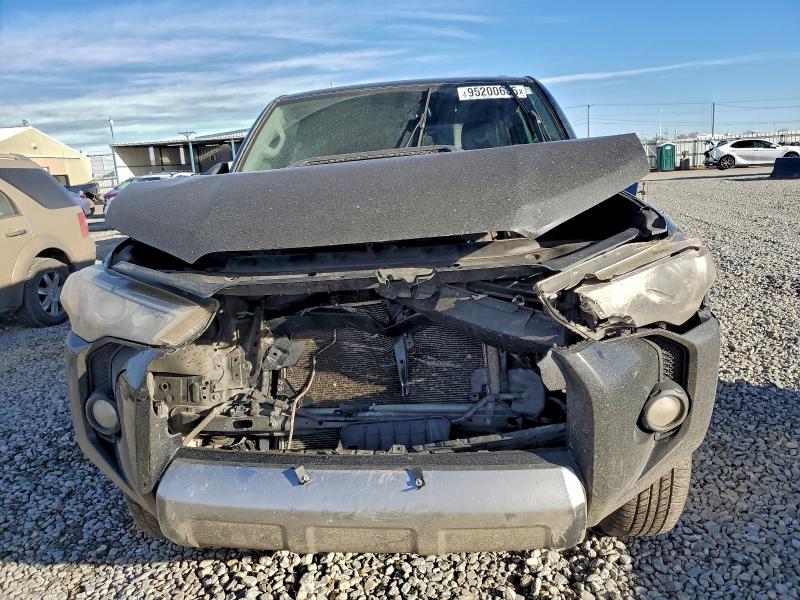 Photo 5 from auction – 2018 TOYOTA 4RUNNER SR with VIN JTEBU5JR4J5549014