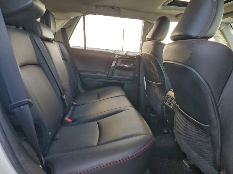Photo 11 from auction – 2018 TOYOTA 4RUNNER SR with VIN JTEBU5JR0J5578994