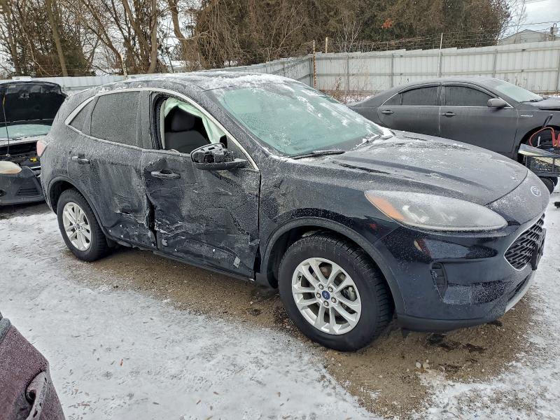 Photo 4 from auction – 2021 FORD ESCAPE SE with VIN 1FMCU9BZ4MUA02748