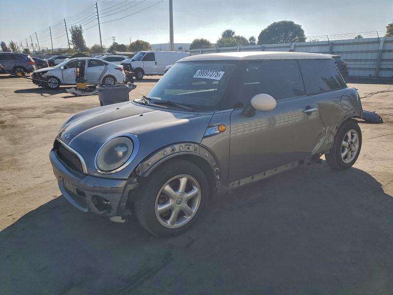 MINI COOPER 2010 with VIN WMWMF3C53ATZ65988 - Photo from auction