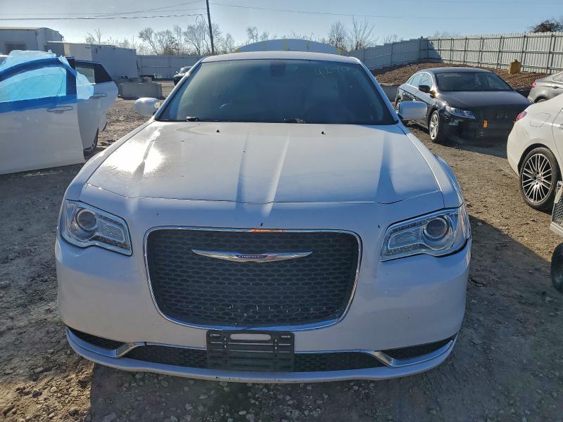 Photo 5 from auction – 2018 CHRYSLER 300 TOURIN with VIN 2C3CCAAG9JH192588