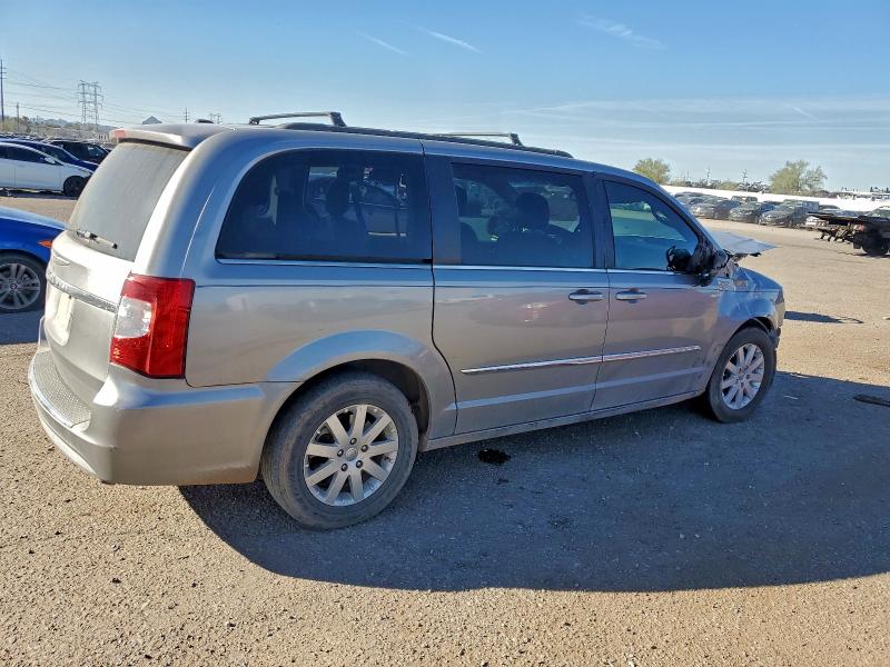 Photo 3 from auction – 2016 CHRYSLER TOWN & COU with VIN 2C4RC1BGXGR197788