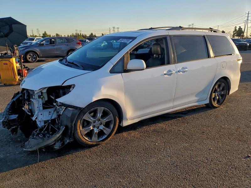 Photo 1 from auction – 2016 TOYOTA SIENNA SE with VIN 5TDXK3DC1GS722969