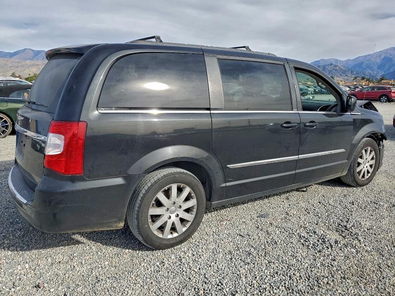 Photo 3 from auction – 2014 CHRYSLER TOWN & COU with VIN 2C4RC1BG9ER126630