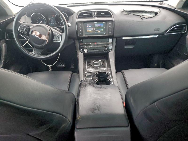 Photo 8 from auction – 2017 JAGUAR F-PACE PRE with VIN SADCJ2BN2HA091832