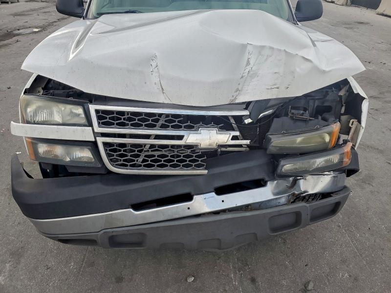 Photo 11 from auction – 2005 CHEVROLET SILVERADO with VIN 1GCHC29U95E234725