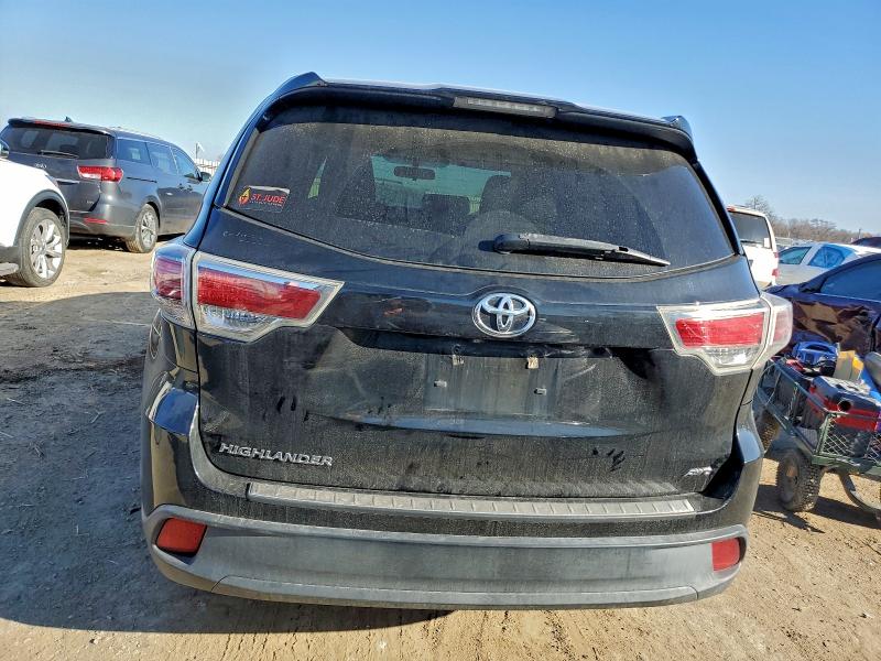 Photo 6 from auction – 2016 TOYOTA HIGHLANDER with VIN 5TDBKRFHXGS284118