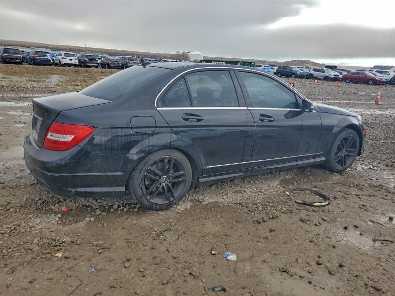 Photo 3 from auction – 2014 MERCEDES-BENZ C 250 with VIN WDDGF4HB6EA928851