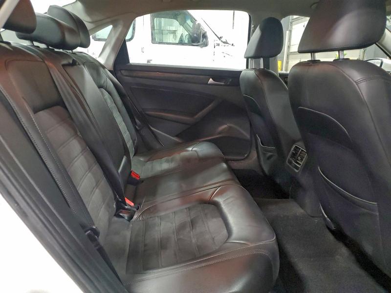 Photo 10 from auction – 2015 VOLKSWAGEN PASSAT SEL with VIN 1VWCV7A31FC095284