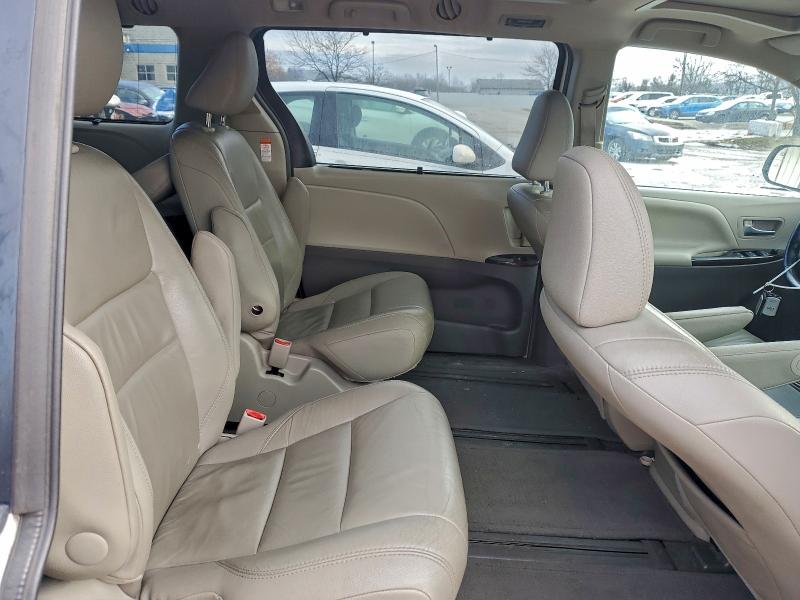 Photo 11 from auction – 2016 TOYOTA SIENNA XLE with VIN 5TDDK3DC8GS133033