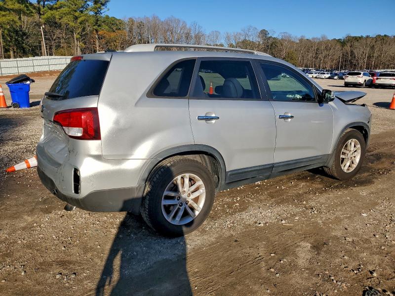 Photo 3 from auction – 2014 KIA SORENTO LX with VIN 5XYKT3A61EG506474