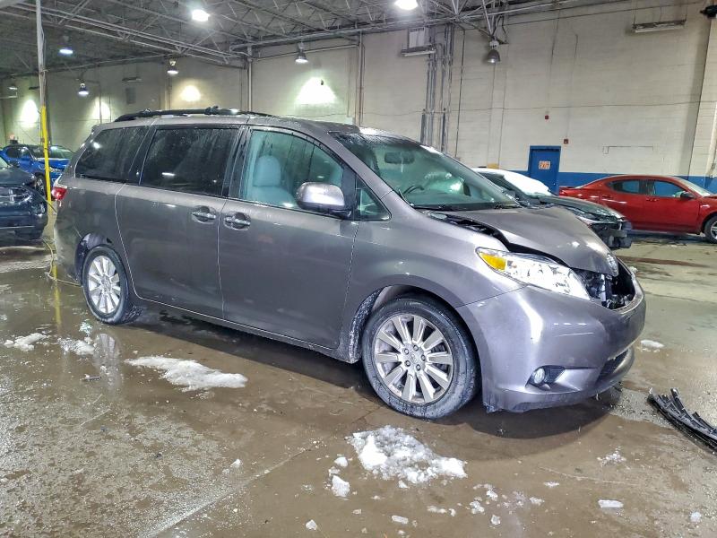 Photo 4 from auction – 2015 TOYOTA SIENNA XLE with VIN 5TDDK3DC2FS120468
