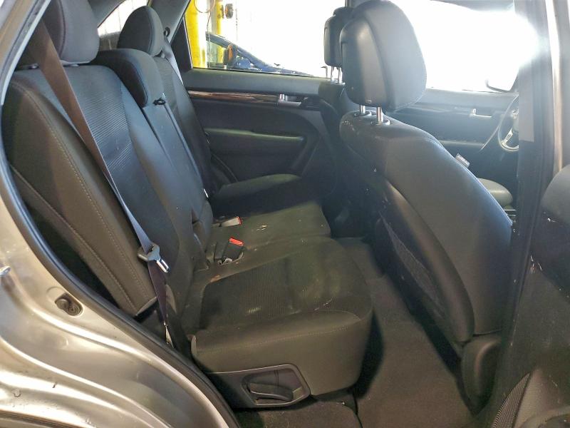 Photo 11 from auction – 2015 KIA SORENTO LX with VIN 5XYKT3A65FG606496