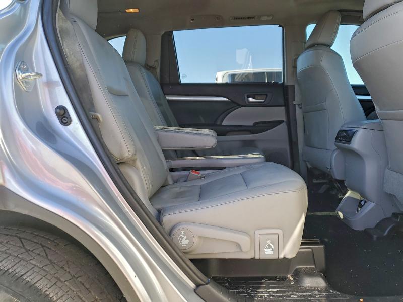Photo 11 from auction – 2015 TOYOTA HIGHLANDER with VIN 5TDKKRFH8FS045181