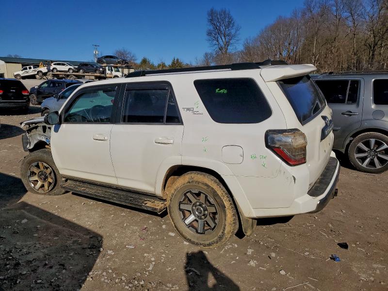 Photo 2 from auction – 2020 TOYOTA 4RUNNER SR with VIN JTEBU5JR2L5772400