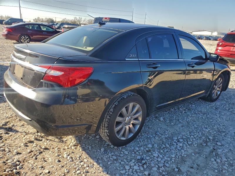 Photo 3 from auction – 2013 CHRYSLER 200 TOURIN with VIN 1C3CCBBB6DN604860