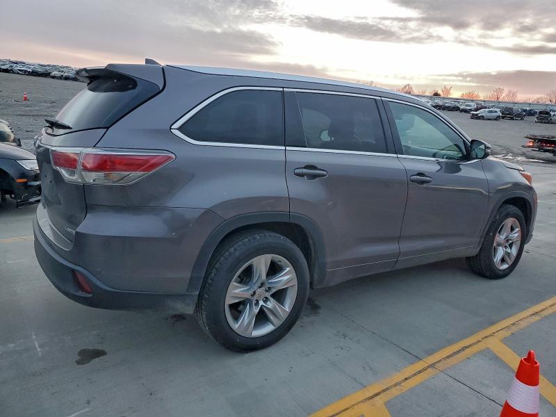 Zdjęcie 3 z aukcji – 2015 TOYOTA HIGHLANDER z VIN 5TDYKRFHXFS103012