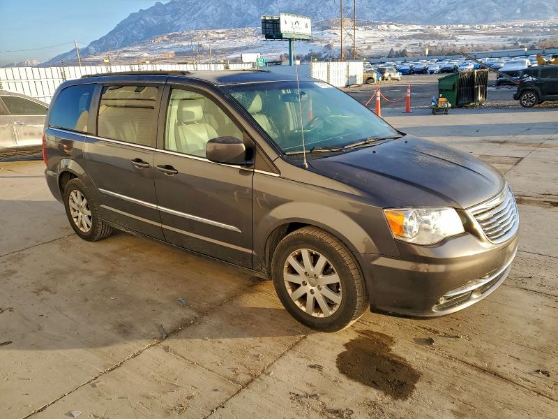 Photo 4 from auction – 2016 CHRYSLER TOWN & COU with VIN 2C4RC1BG8GR301825