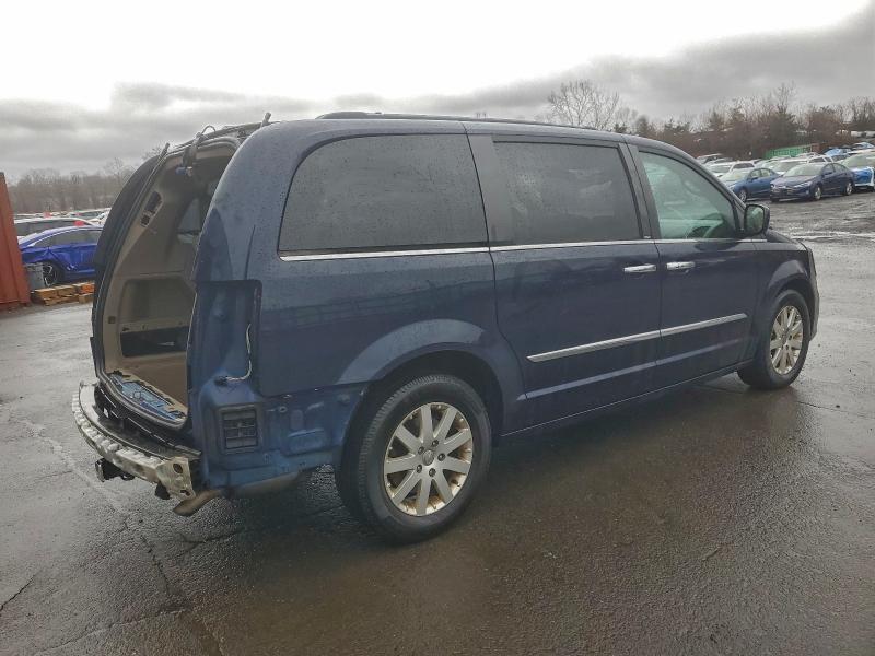 Photo 3 from auction – 2013 CHRYSLER TOWN & COU with VIN 2C4RC1BG3DR648894