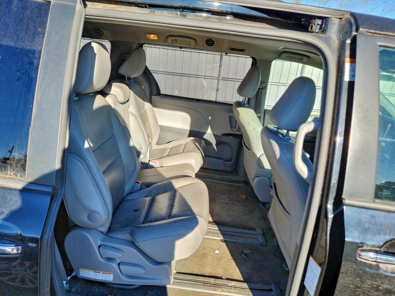 Photo 11 from auction – 2015 TOYOTA SIENNA XLE with VIN 5TDYK3DC6FS579228