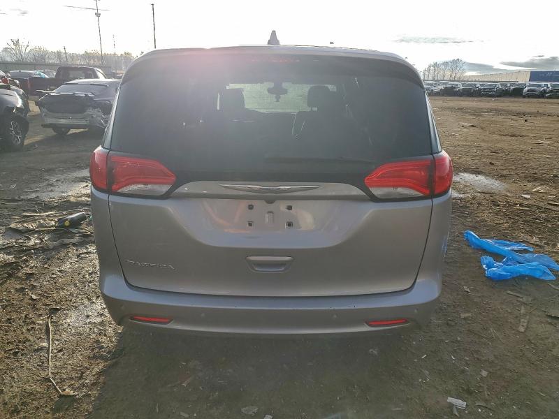 Photo 6 from auction – 2017 CHRYSLER PACIFICA T with VIN 2C4RC1DG2HR552497