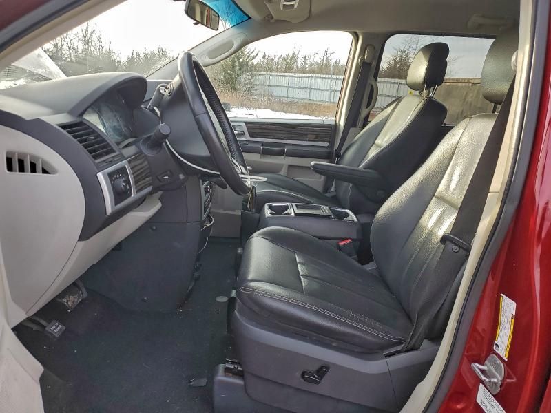 Photo 7 from auction – 2010 CHRYSLER TOWN & COU with VIN 2A4RR5D15AR329890