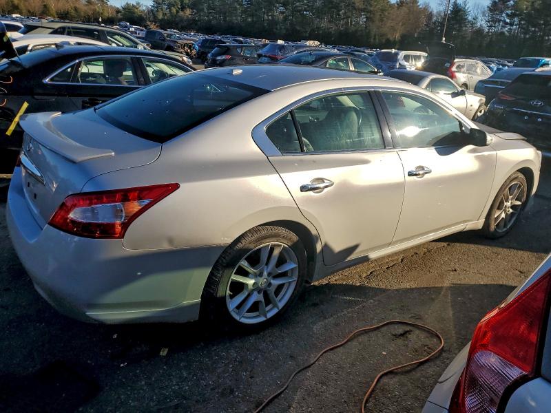 Photo 3 from auction – 2011 NISSAN MAXIMA S with VIN 1N4AA5AP4BC817537
