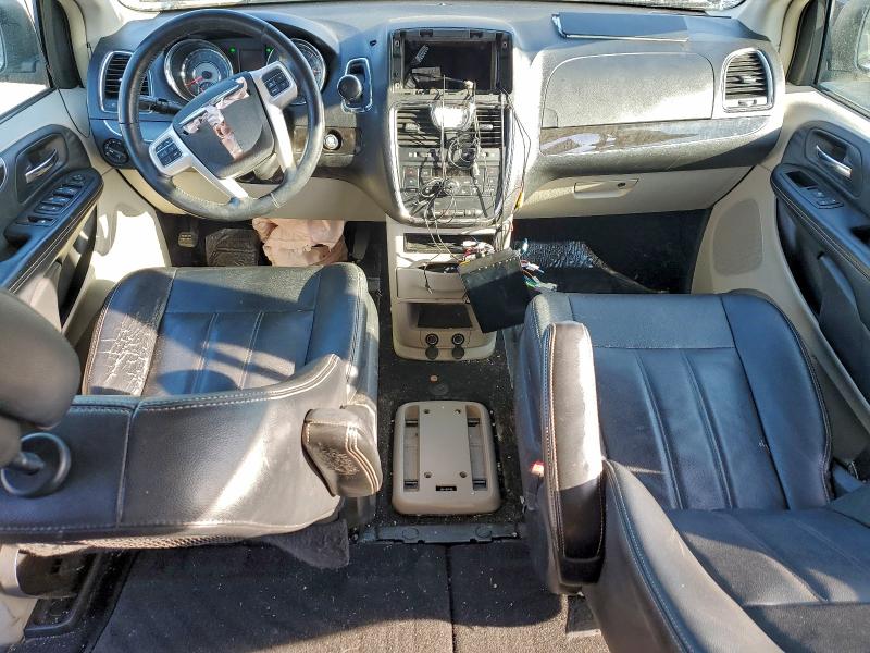 Photo 8 from auction – 2016 CHRYSLER TOWN & COU with VIN 2C4RC1BG9GR306435