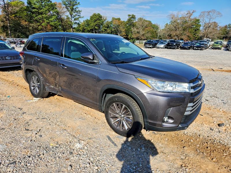 Photo 4 from auction – 2017 TOYOTA HIGHLANDER with VIN 5TDKZRFH5HS511096